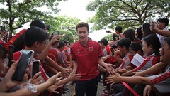 Hoàng Đức giao lưu, truyền cảm hứng bóng đá cho các học sinh 